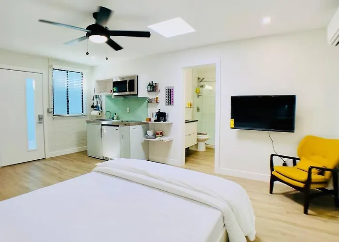 Intimate Well Appointed W Pool