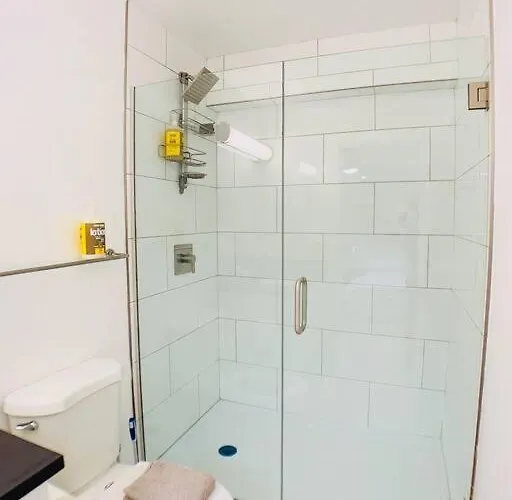 Intimate Well Appointed W Pool Apartment *