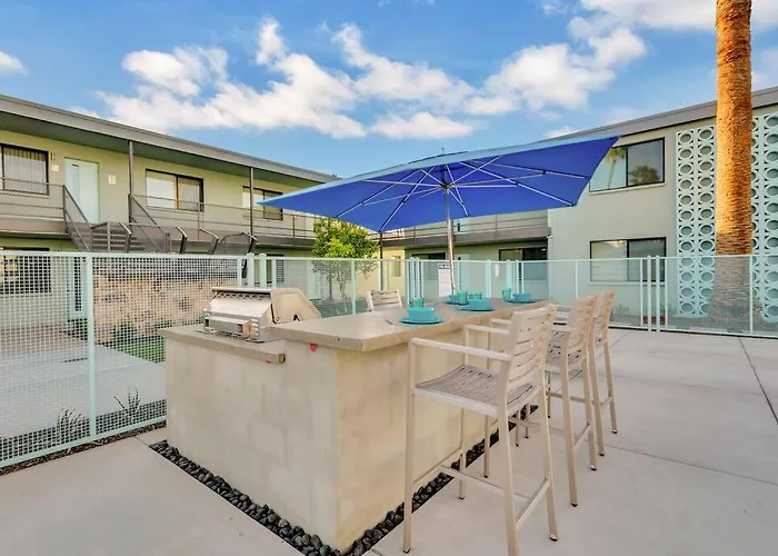 Intimate Well Appointed W Pool